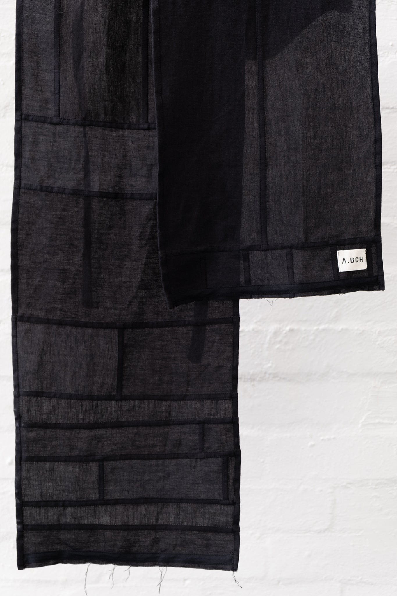 Red Line - The Styling Piece Black in organic linen offcuts